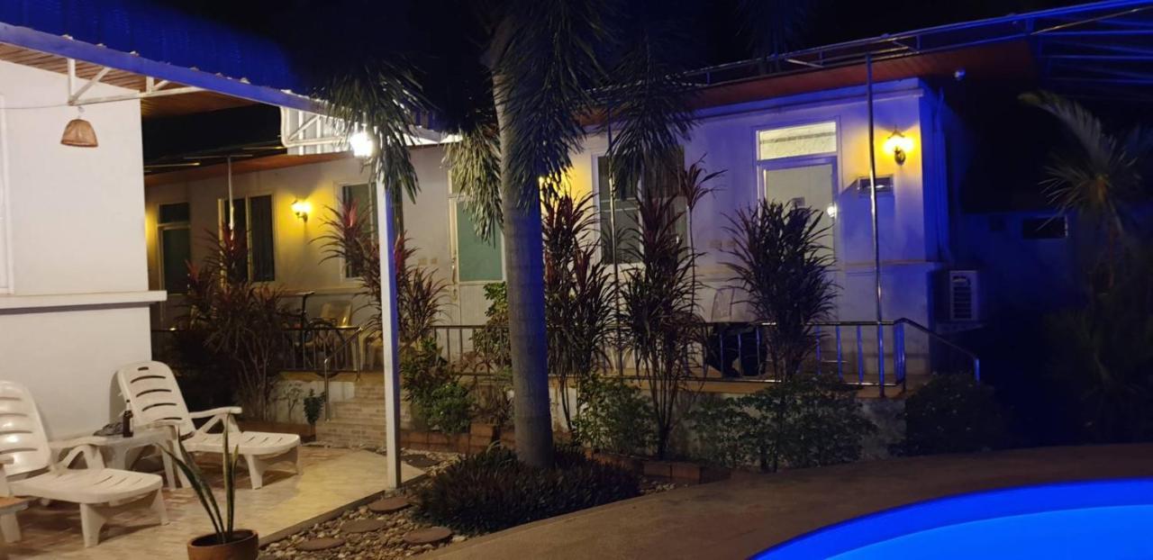 Nuch'S Apple Guest House Si Bun Ruang Exterior photo