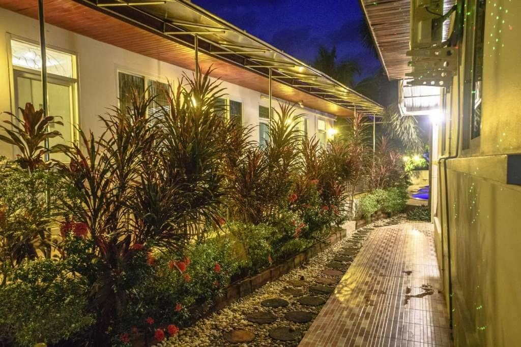Nuch'S Apple Guest House Si Bun Ruang Exterior photo