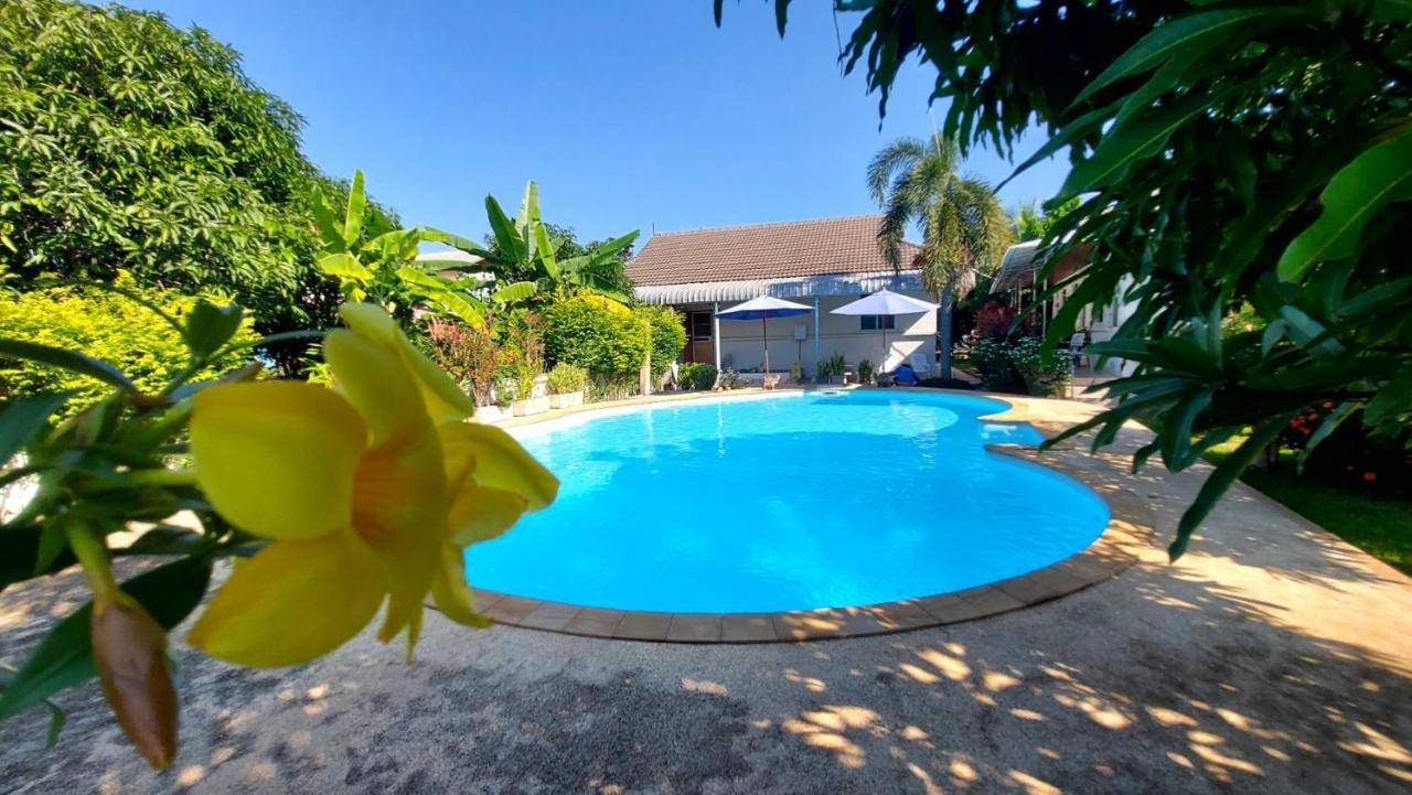 Nuch'S Apple Guest House Si Bun Ruang Exterior photo